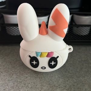 COPY - COPY - COPY - AirPods case with clip for first & second generation